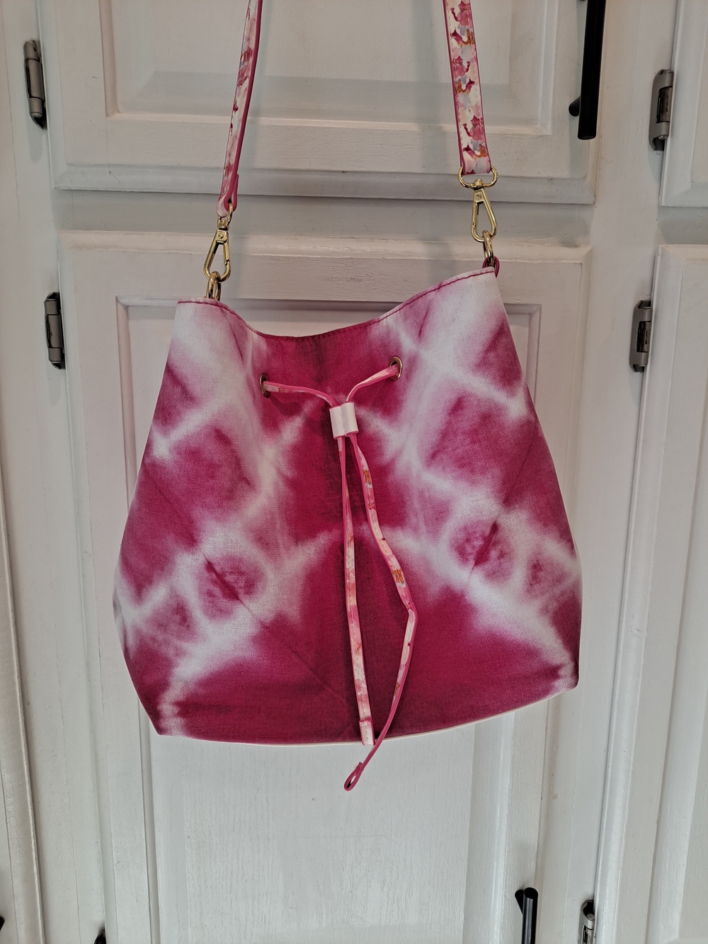Estee Lauder Pink White Tie-Dye Cotton Poly Bucket Drawstring Hobo Tote Bag